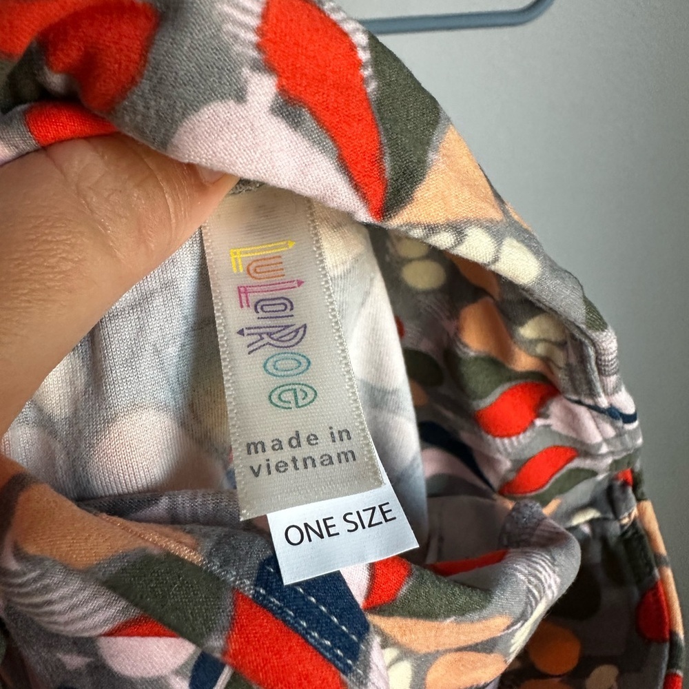 Lularoe one size leggings - Picture 4 of 4